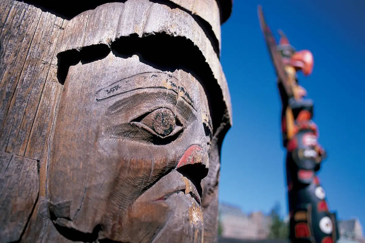 Image of totem pole on Victoria Island