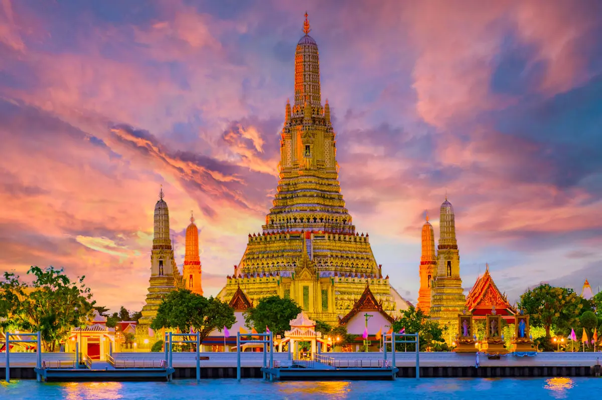 Image of Wat Arun Temple, Bangkok taken at sunset