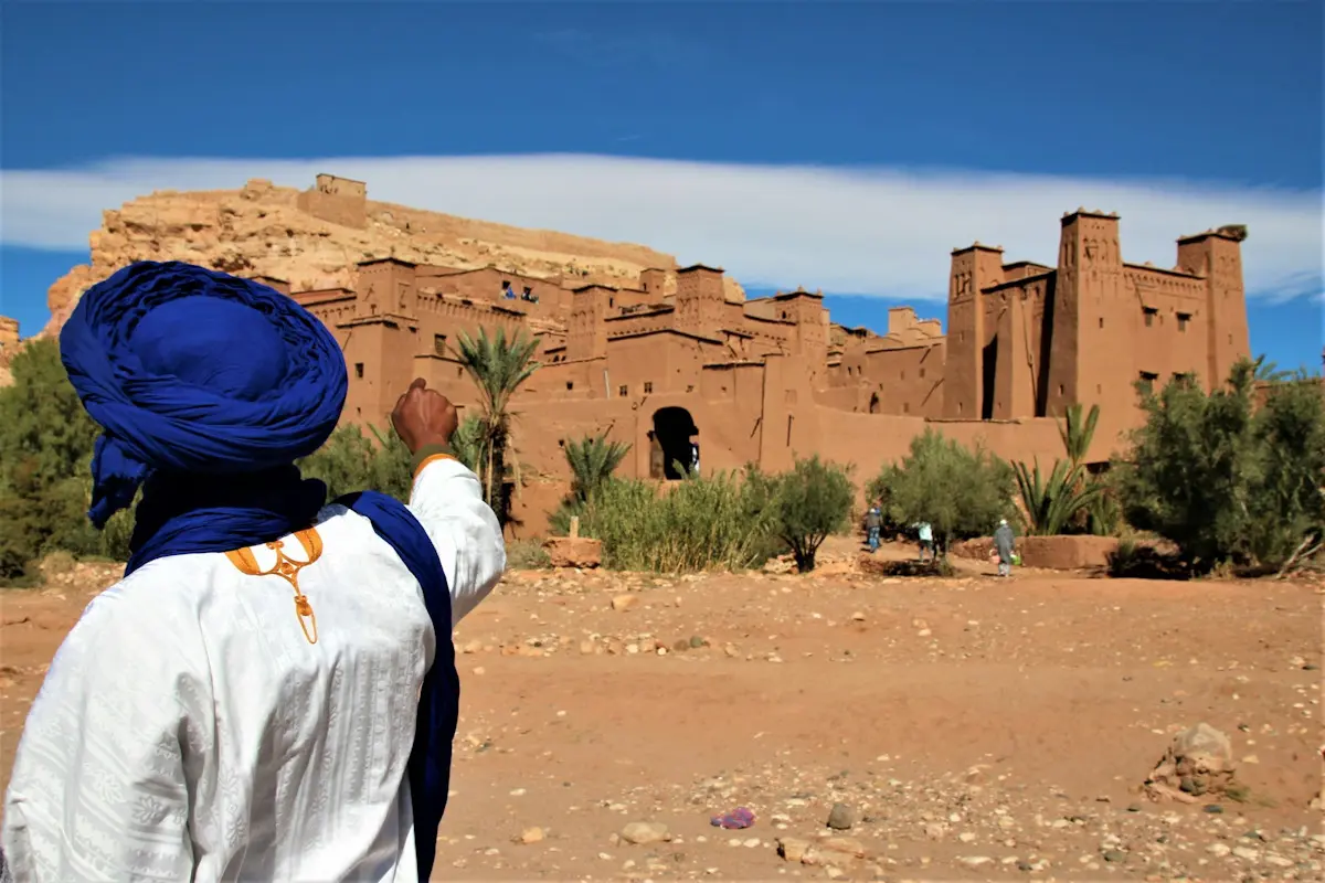 Image of a local guide pointing towards Ouarzazate