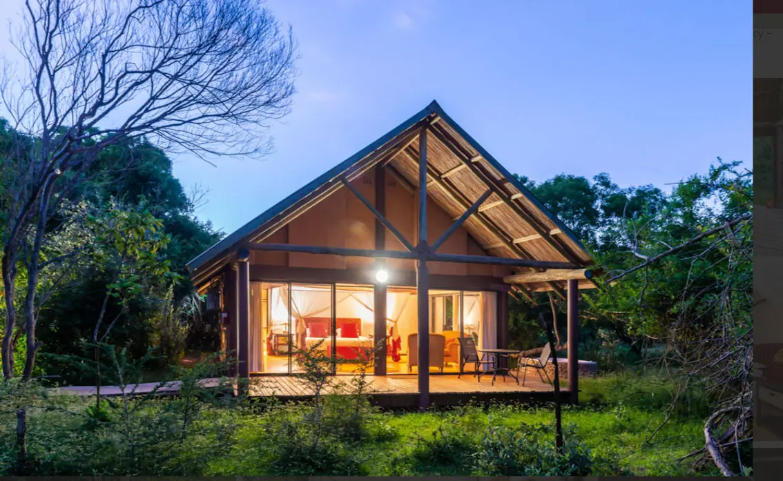 Exterior view of a suite at Leopard Walk Lodge